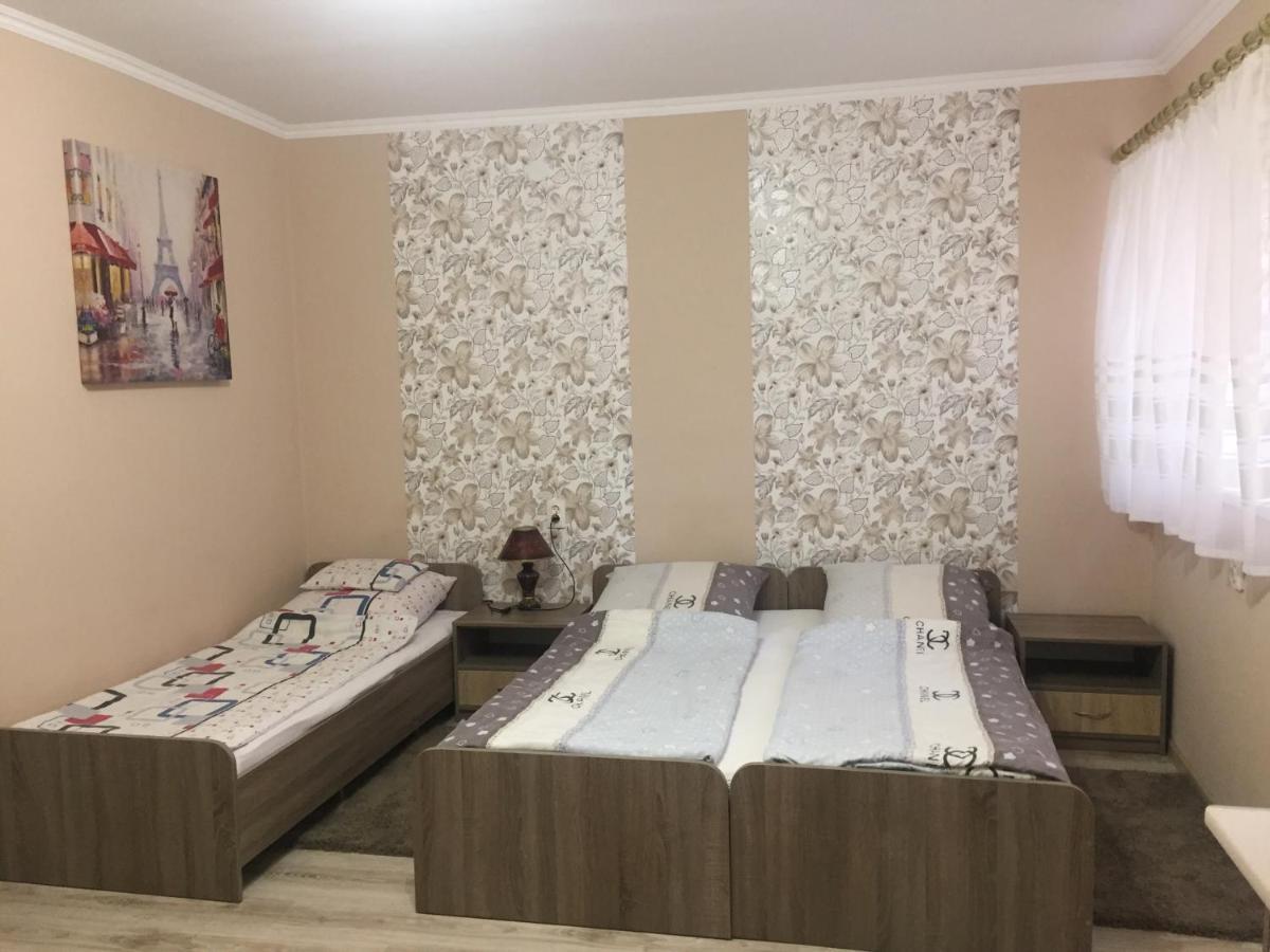 Private House Apartment Berehove  Luaran gambar
