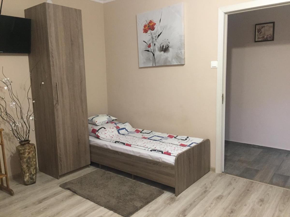 Private House Apartment Berehove  Luaran gambar